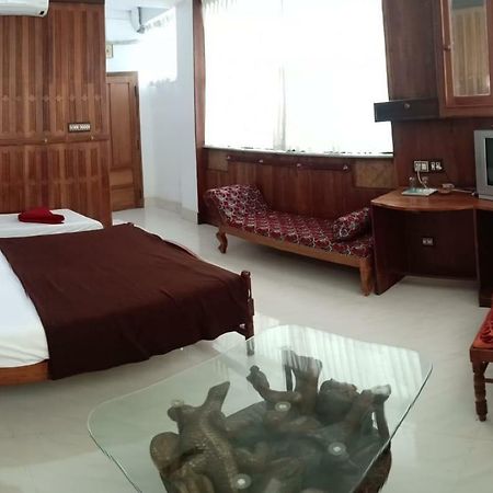 Dolphin Residency Thekkady Exterior foto