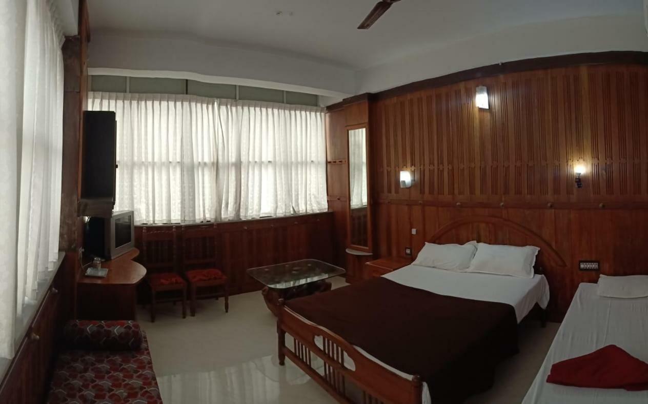 Dolphin Residency Thekkady Exterior foto